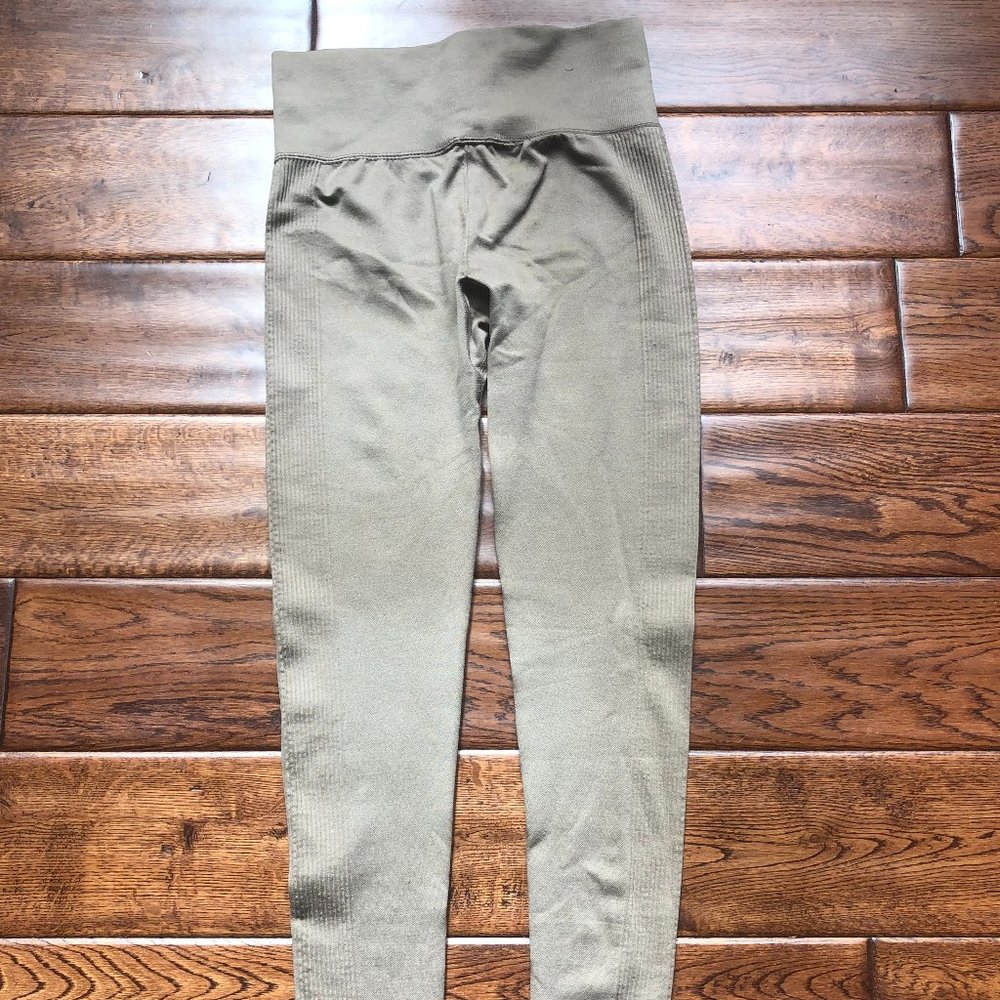 Forever 21 Seamless High Rise Leggings, Size Small, New Without tags